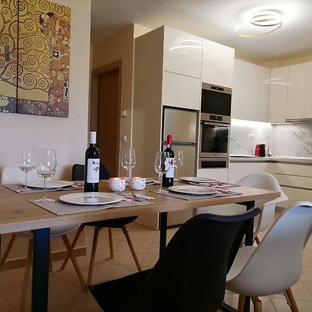 Bella Casa Lägenhet Néa Péramos Exteriör bild