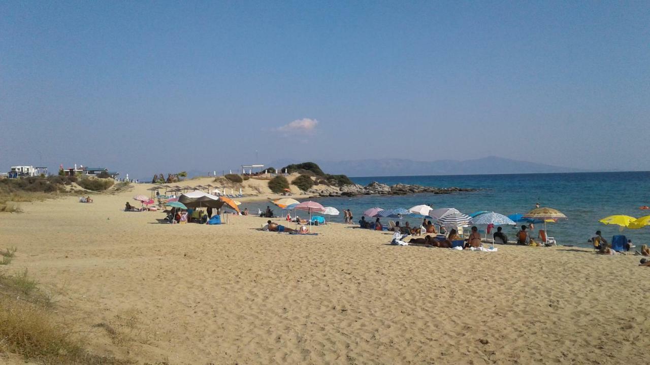 Bella Casa Lägenhet Néa Péramos Exteriör bild